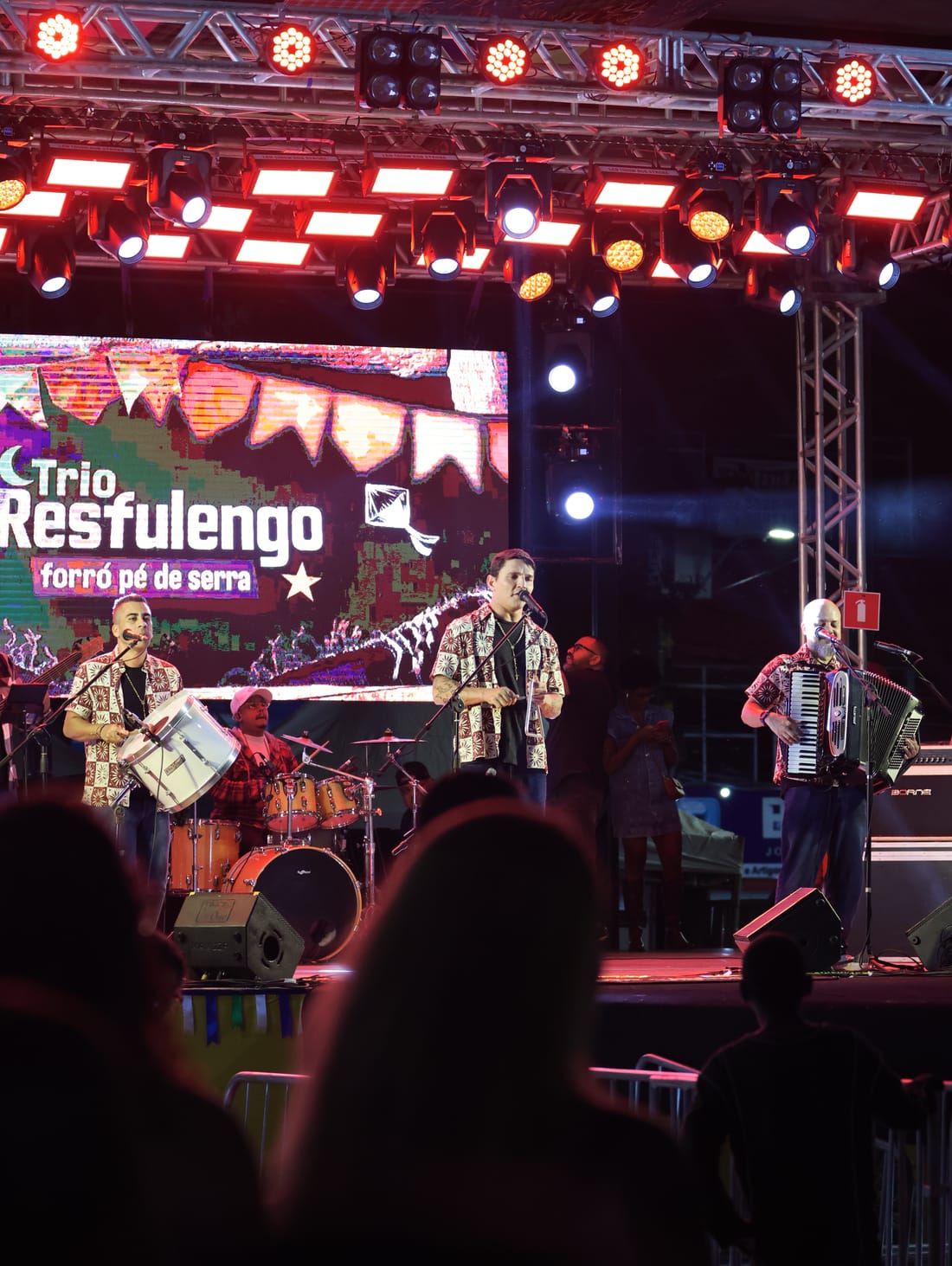 Trio Resfulengo no palco em Jequié